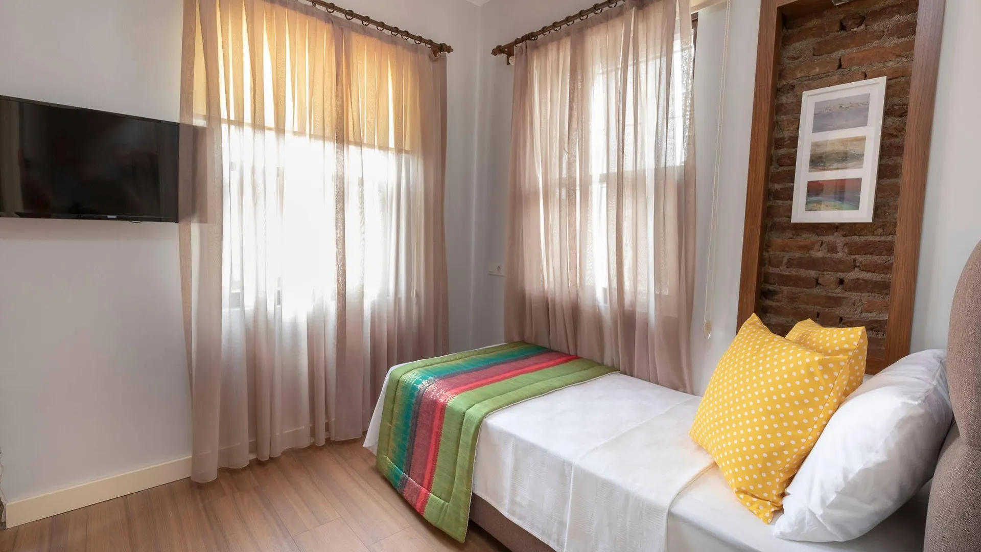 Mono Hotel